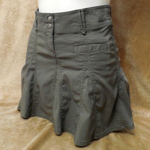 H&M Olive Green Pleated Mini Skirt Size 4